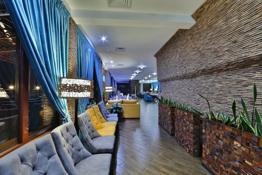 Damas International Hotel Bischkek Exterior foto