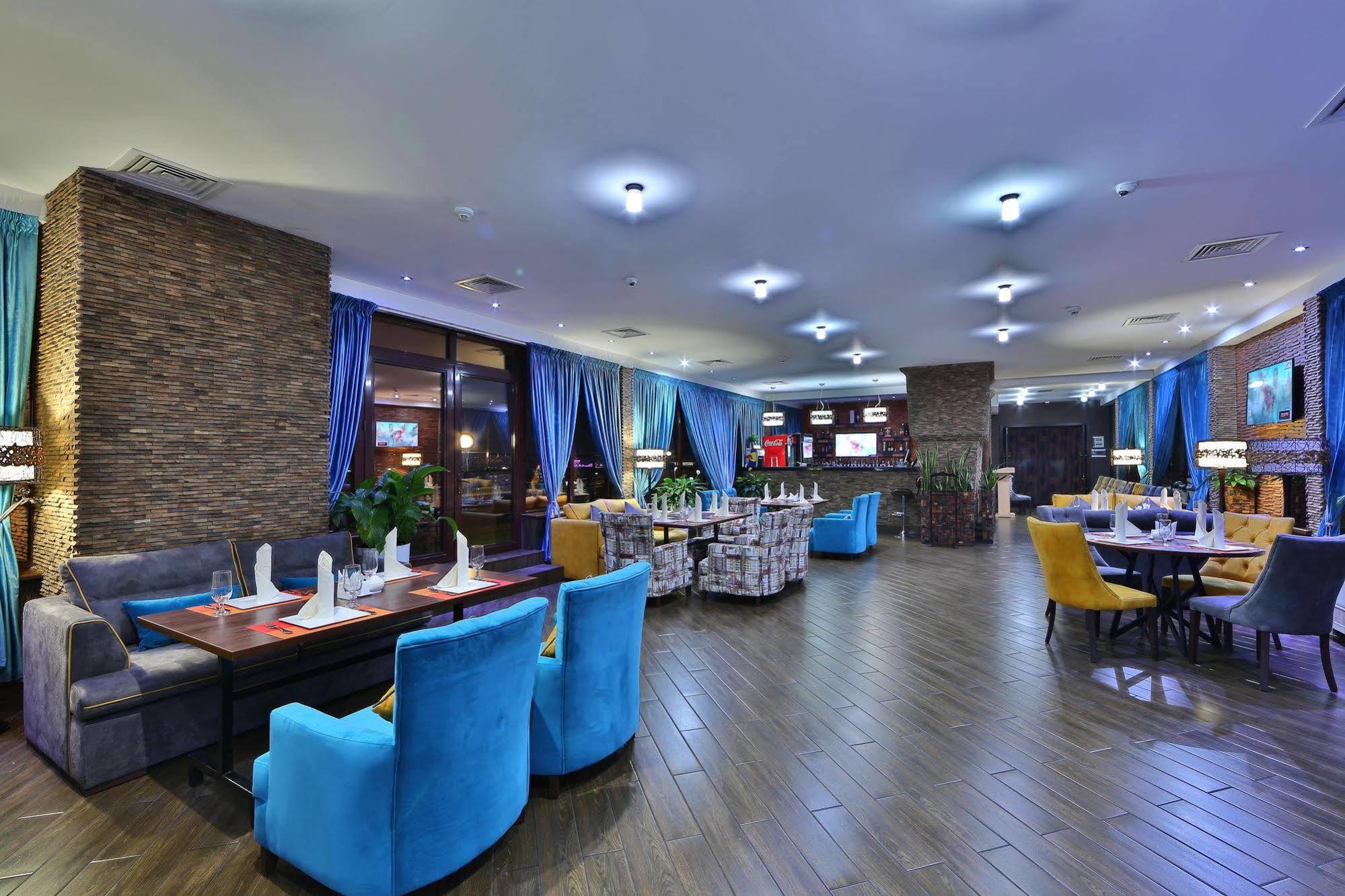 Damas International Hotel Bischkek Exterior foto