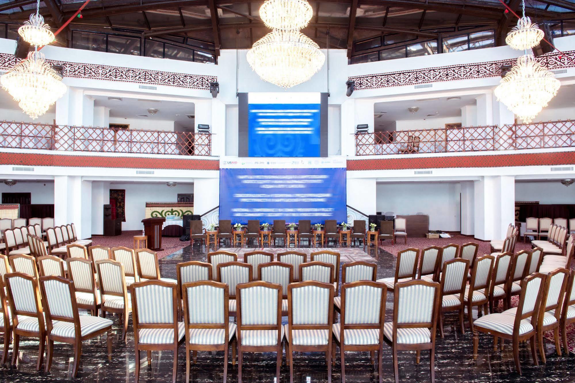 Damas International Hotel Bischkek Exterior foto